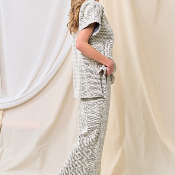 NWT Plus Black & White Patterned Top - Picture 8 of 8